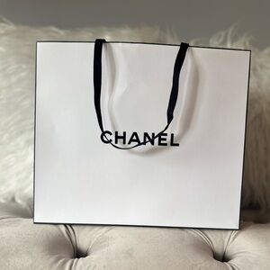 CHANEL shopping bag